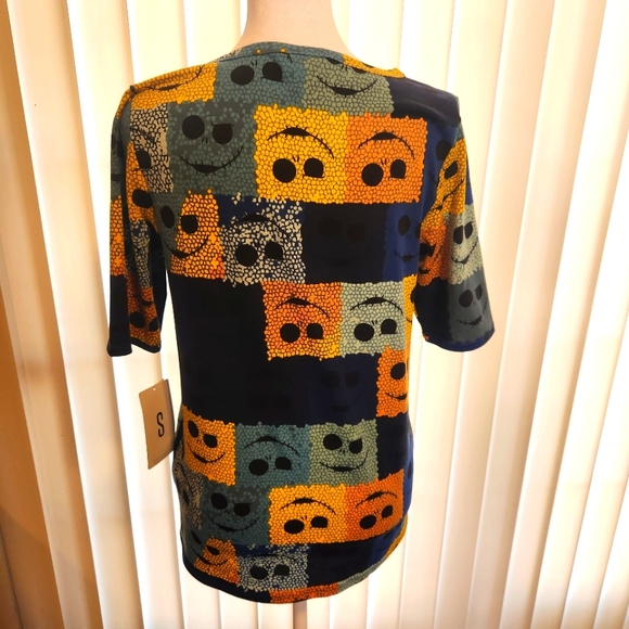Women's LuLaRoe Disney Nightmare Before Christmas Shirt Size Small - Picture 7 of 7